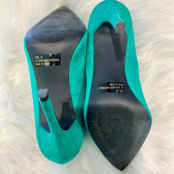 SOLD- Women’s Vibrant Green Suede Heels. Size 8 - Picture 4 of 9